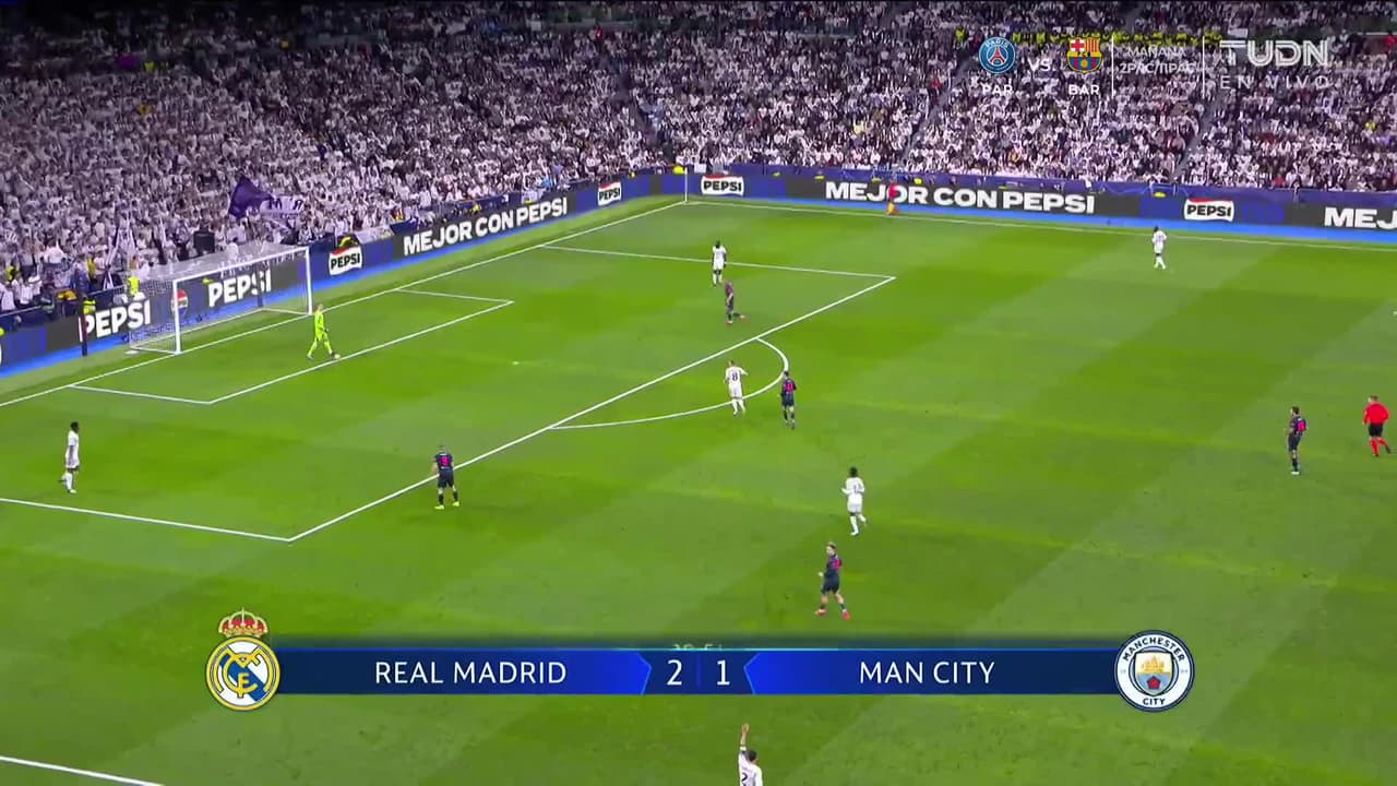 ¡TIRO ATAJADO! disparo por Rodrygo.