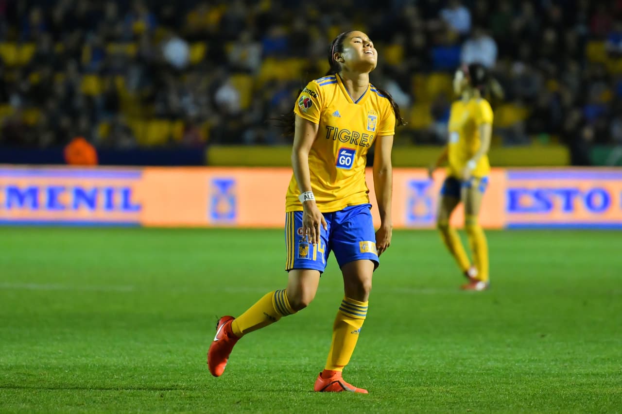 Con decepción para Tigres acabó el Clásico Regio pues en la jugada final del cotejo, las Rayadas del Monterrey les arrebataron el triunfo al empatar en el tiempo de reposición.