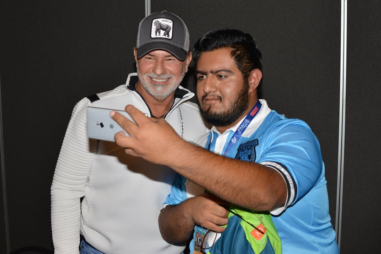 De cara al festejo del 75 aniversario del equipo, Puebla reunió a exjugadores que fueron parte de la época del 'campeonísimo' (89-90), quienes convivieron con diversos aficionados.