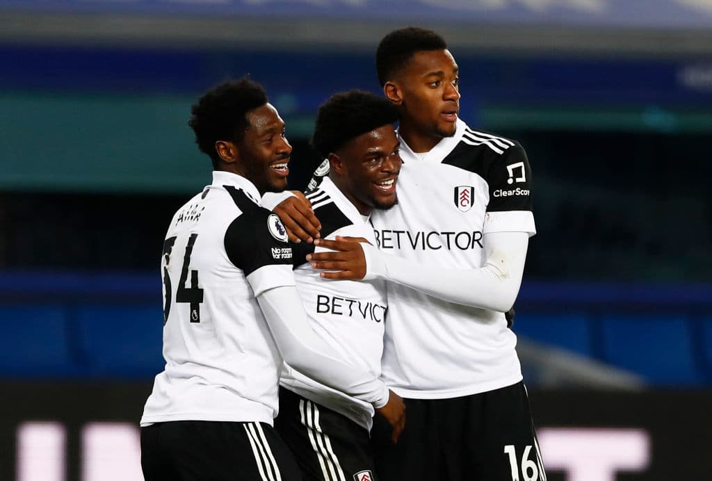 Fulham sorprende al Everton de Ancelotti y golea 2-0 en Goodison Park. Josh Maja, titular por primera vez, se llevó la tarde con doblete y James Rodriguez salió lesionado durante el encuentro en la Jornada 24 de la Premier League.