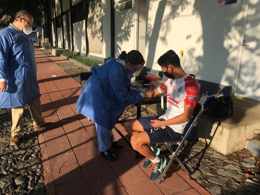 Conforme al protocolo de seguridad, los jugadores fueron atendidos uno a uno.