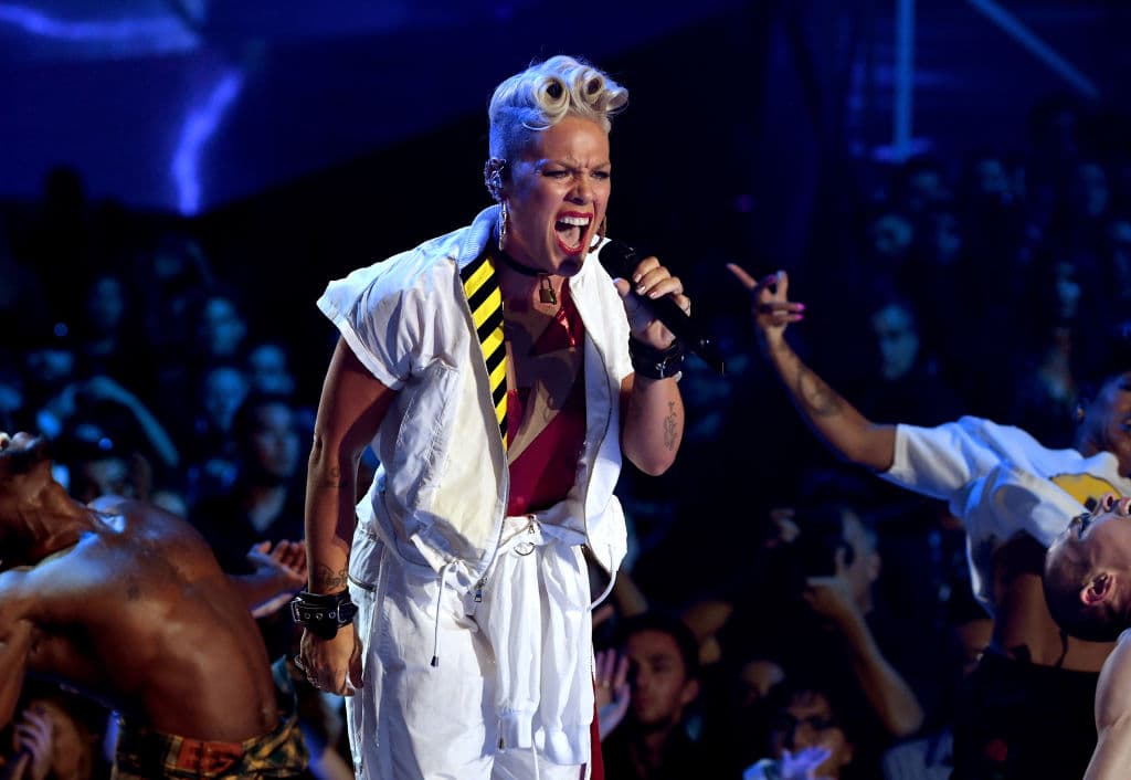 “Me siento muy honrada de unirme a las filas de ídolos de la música… Es un verdadero momento de 'pellizcame' y sentirse humilde y bendecida", agregó la cantante.