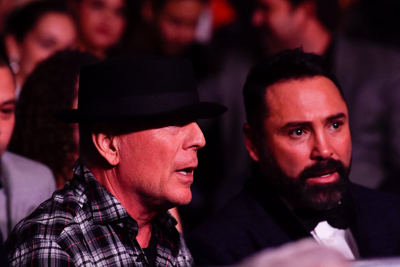 Nueva York, Estados Unidos de Norteamerica, 15 de septiembre de 2018. Bruce Willis y Oscar de la Hoya durante la función Canelo Vs Rocky, realizada en el Madison Square Garden. Foto: Imago7/Etzel Espinosa