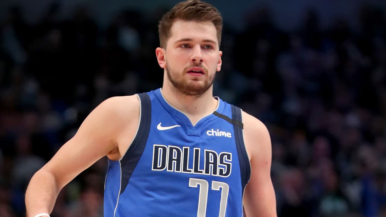 Luka Doncic va a tener que descansar y se va a perder seis partidos por un esguince en el mismo tobillo que en diciembre, lo alejó de las duelas por cuatro partidos.