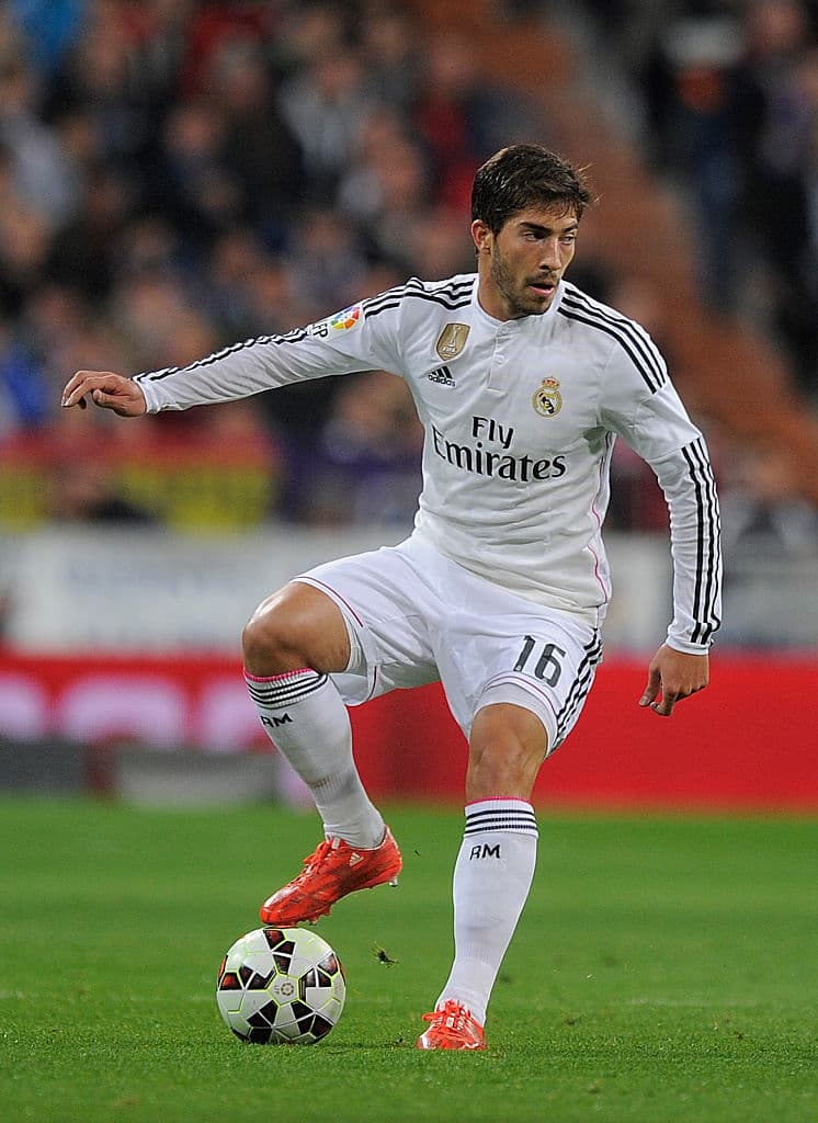 Lucas Silva está a punto de dejar el Real Madrid para irse al Genoa, equipo que pagaría 2.5 millones de euros por el mediocampista brasileño, según Sky Sport. El jugador, con contrato hasta 2020 con el Madrid, estaba cedido en el Cruzeiro. Silva llegó al equipo blanco en enero de 2015 pero apenas jugó. Se fue cedido al Marsella donde estuvo una temporada, luego un problema de corazón lo alejó de las canchas pero volvió en 2017 con el Cruzeiro, donde ha estado cedido hasta esta temporada.