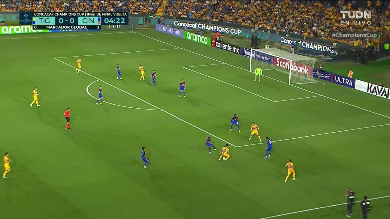 ¡GOL!  anota para Tigres. Rodrigo Aguirre