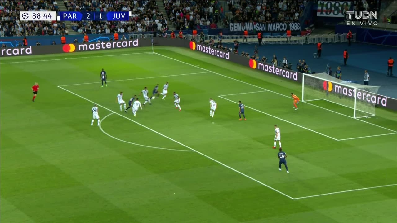 ¡TIRO ATAJADO! disparo por Neymar.