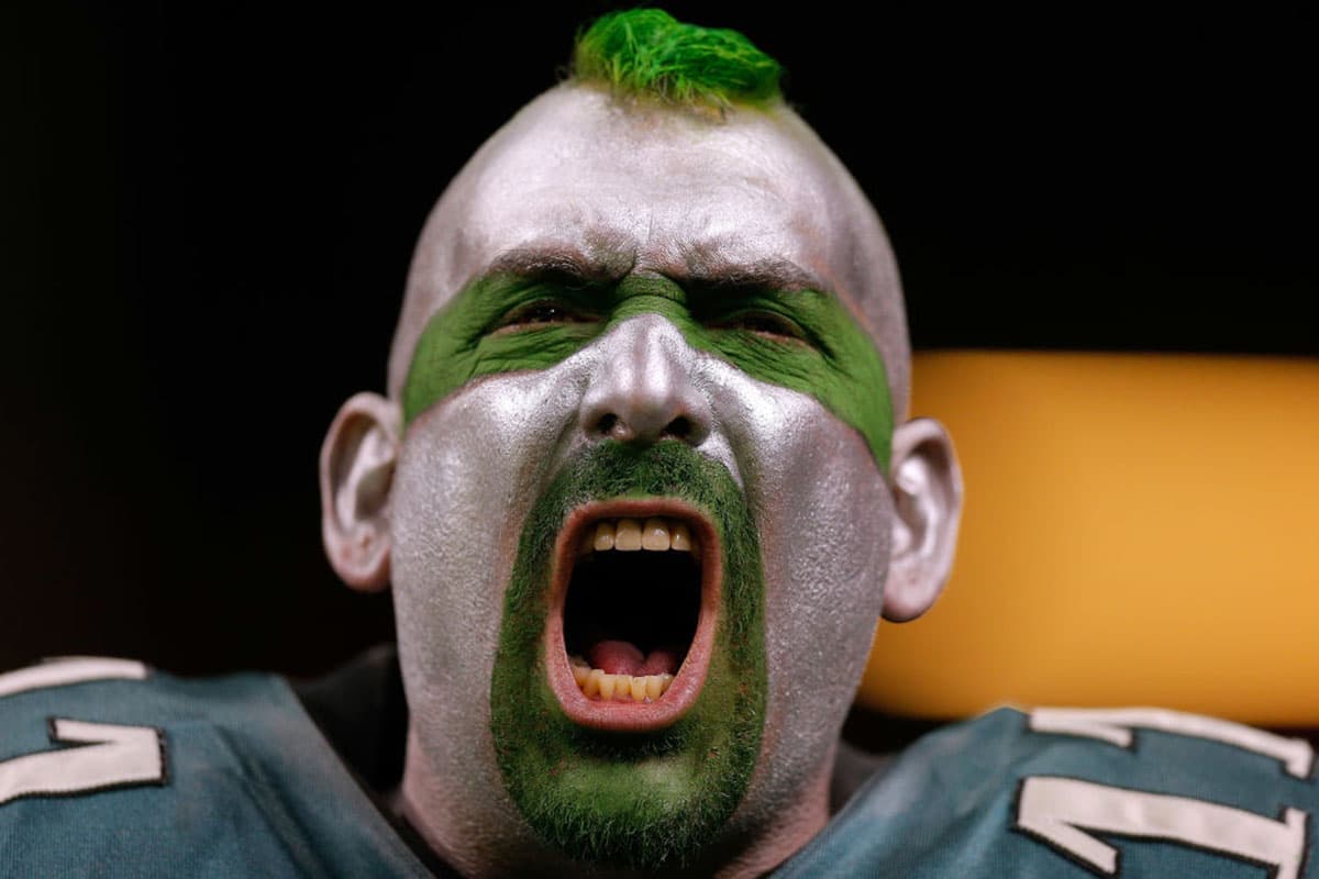 Otro fanático de los Eagles con la energía propia de un duelo de Playoffs.