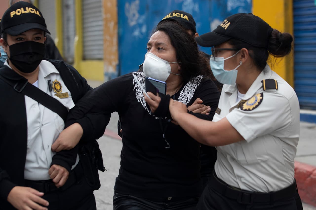 Aunque su ocupación no tardó más de diez minutos, tuvieron tiempo suficiente para causar desperfectos considerables.