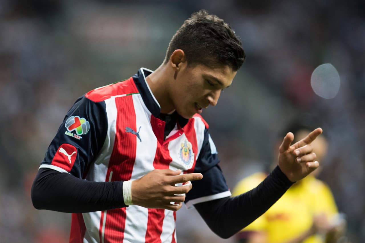 A falta de 10 minutos para el remate del juego, Ángel Zaldivar transformó en gol un discutido penalti para poner arriba a Chivas 2-1.