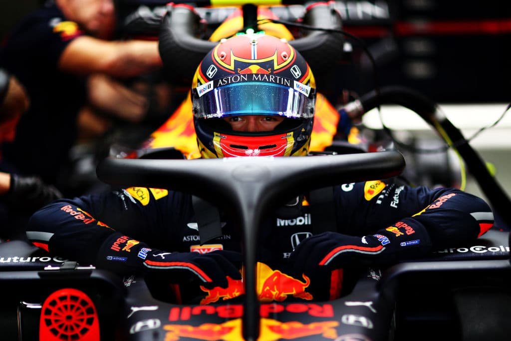 Max Verstappen saldará el domigo en la primera posición y por detrás vendrá Ferrari con Leclerc en la segunda posición y Vettel en la tercera.
