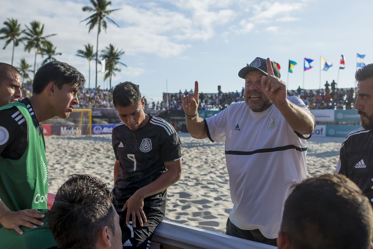 El 1-0 en favor de México se dio a los 7 minutos del segundo periodo, cuando Néstor Martínez
<b> </b>le pegó con 'tubo' desde larga distancia para vencer al portero guatemalteco.