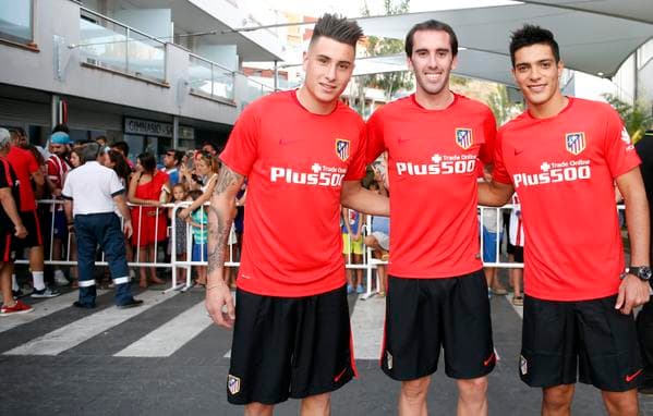 Raúl Jiménez, Diego Godín y José María Giménez