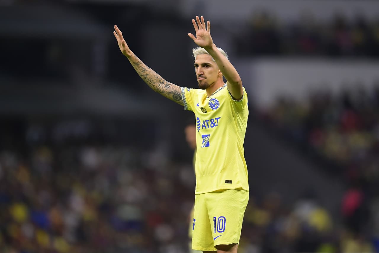 Al 63’ Diego Valdés empató los cartones, pero aquí comenzó la polémica, ya que todo el cuadro de los Esmeraldas pedía un mano de Israel Reyes previo a la anotación.