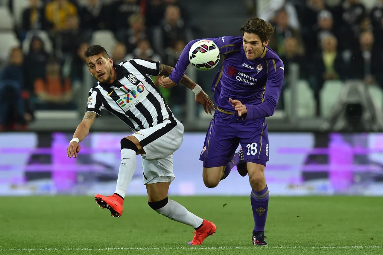 Para jugar como jugaba su Juventus, Conte necesitaba de un defensa lateral con mucha proyección ofensiva: Marcos Alonso de la Fiorentina.