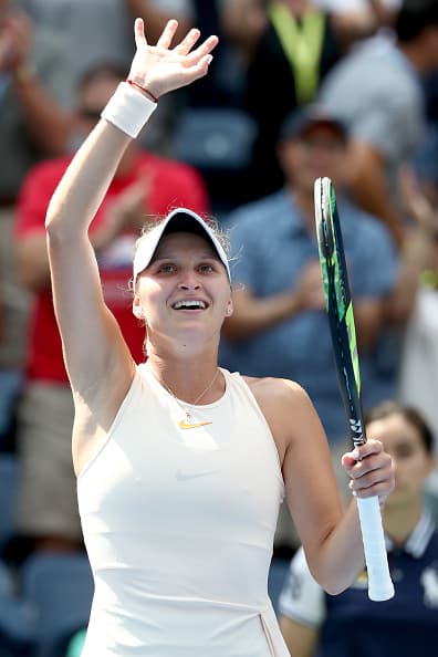 Vondrousova ganó de forma apretada (7-6) en el primer y tercer set ante Bertens. La checoslovaca se medirá en tercera ronda ante la ucraniana Lesia Tsurenko,