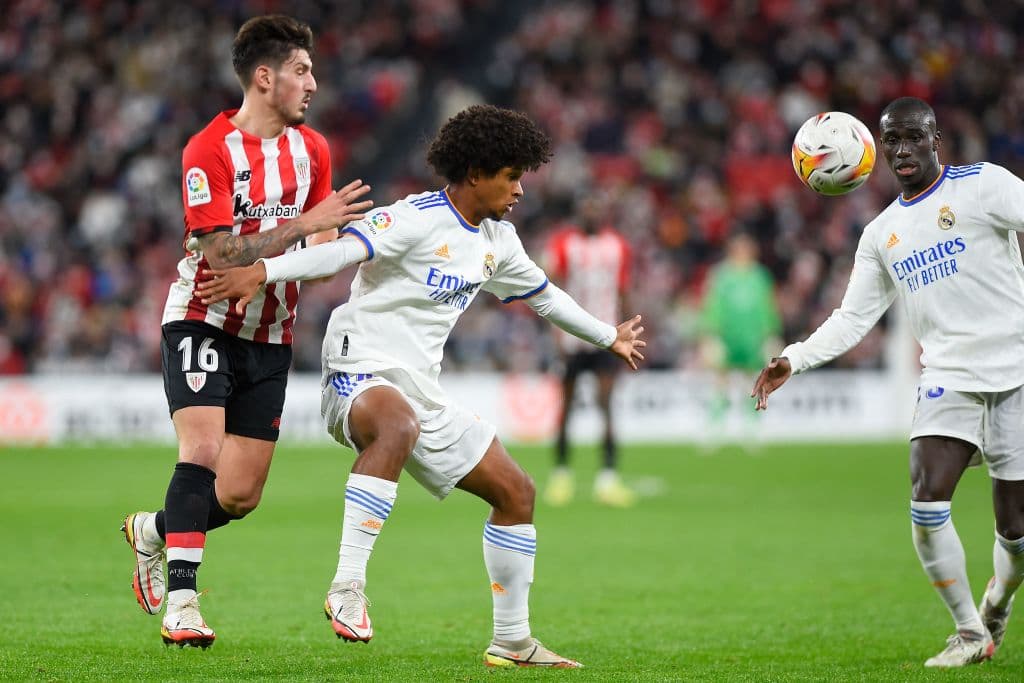 karim Benzema se echa el equipo al honbro y su doblete en los primero 10 minutos de partido le dan los puntos al Madrid luego de vencer 1-2 al Athletic de Bilabo.