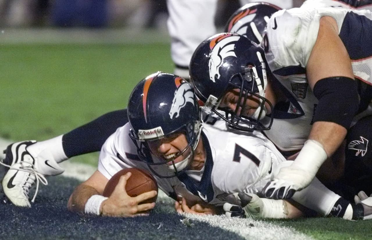 SUPER BOWL XXXIII: John Elway Denver Broncos.