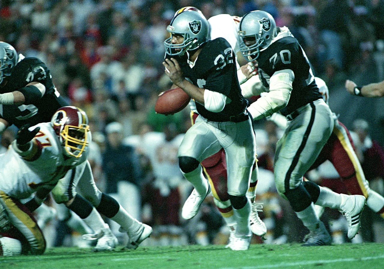 SUPER BOWL XVIII: Marcus Allen Los Angeles Raiders.