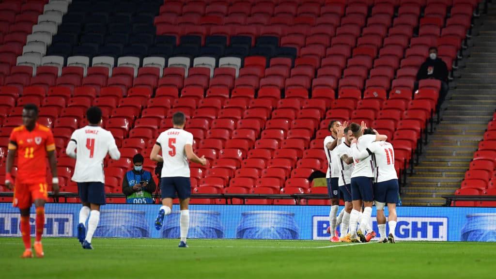 El equipo inglés celebrando gol