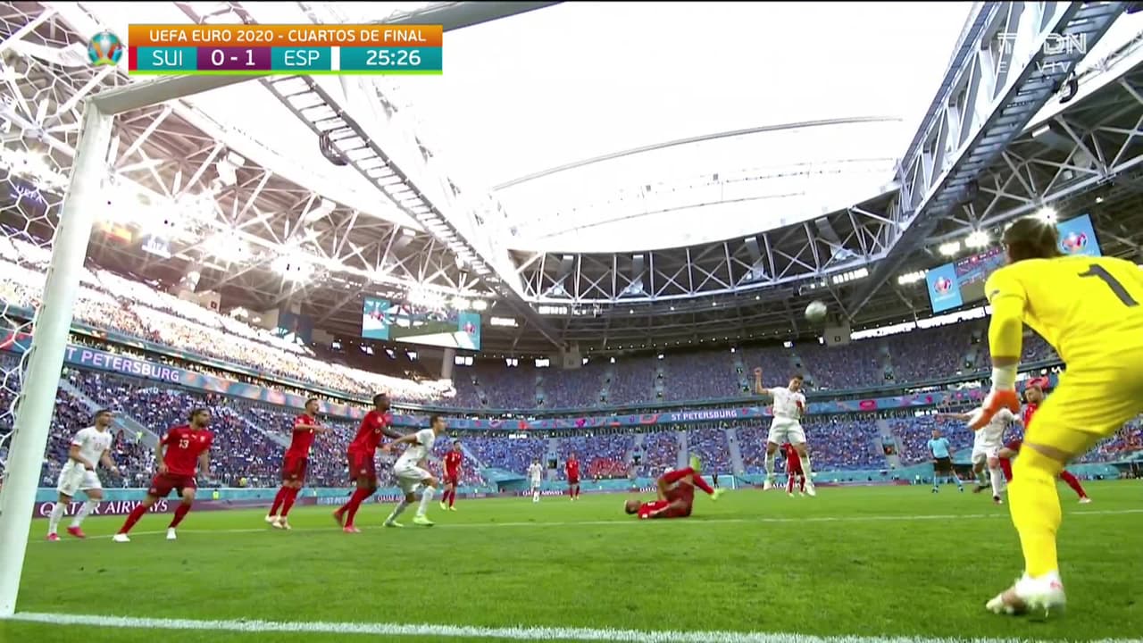 ¡TIRO ATAJADO! disparo por César Azpilicueta.