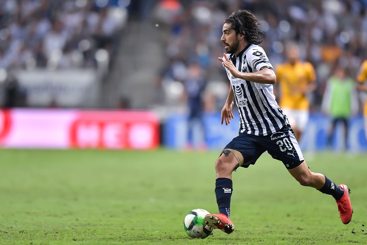 Todo equipo necesita un creativo y en este caso, el elegido es Rodolfo Pizarro. El elemento de Rayados cuenta con buena velocidad, regate y pase, además de que puede echar una mano en defensa por su potencia física.