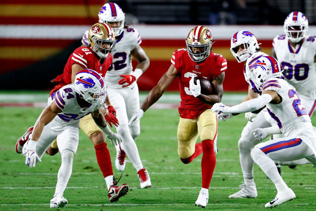 Josh Allen lanzó más de 300 yardas y cuatro pases de anotación en la victoria 34-24 sobre los San Francisco 49ers.
