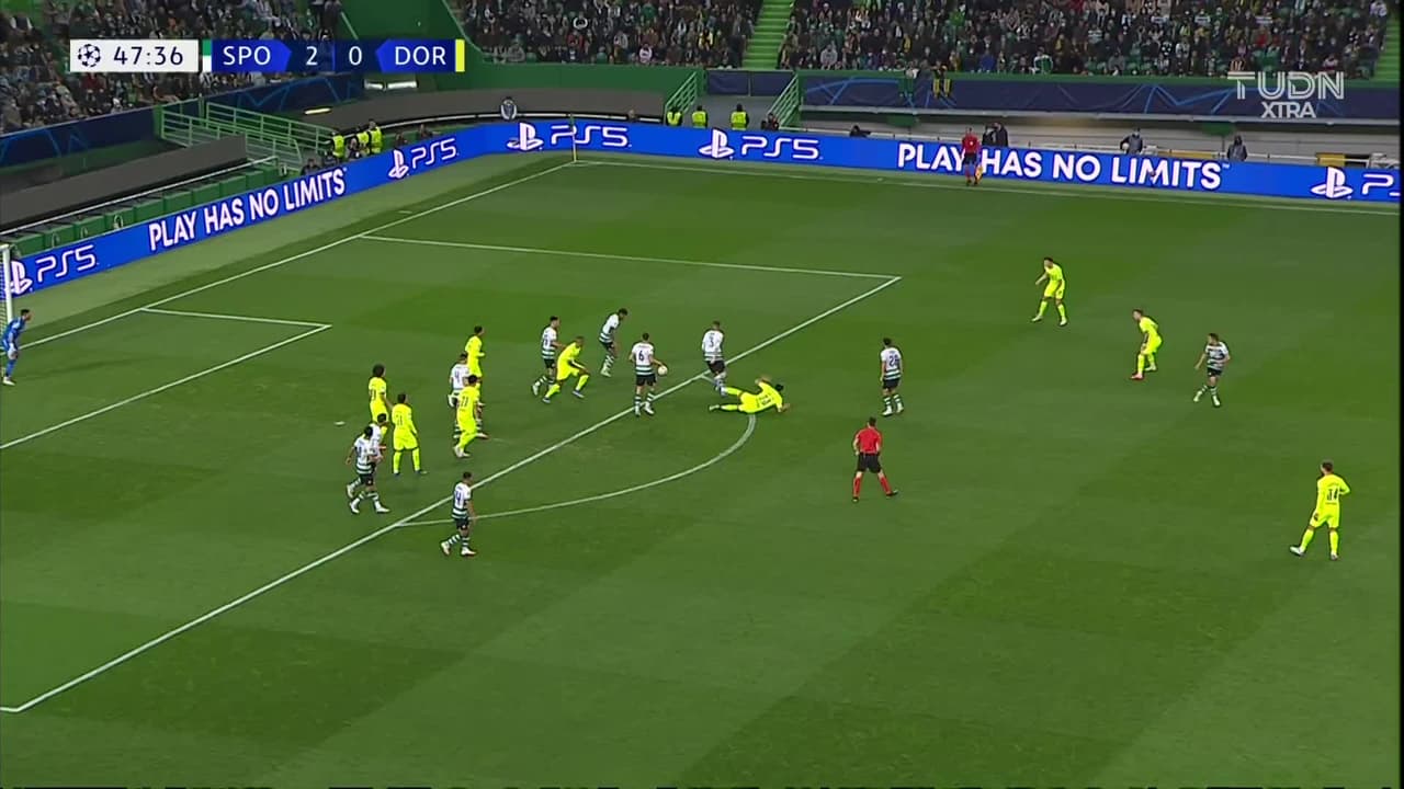 ¡TIRO ATAJADO! disparo por Pablo Sarabia.