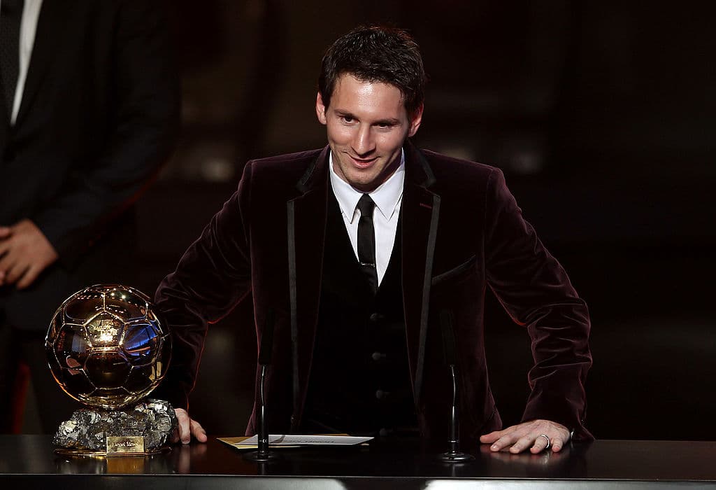 Por tercer año consecutivo, Messi fue ganador absoluto del Balón de Oro, superando a estrellas como Cristiano Ronaldo y Xavi Alonso. Para elegir al ganandor, capitanes de selecciones FIFA, seleccionadors y corresponsales de la revista francesa 'France Football' votan por su favorito.