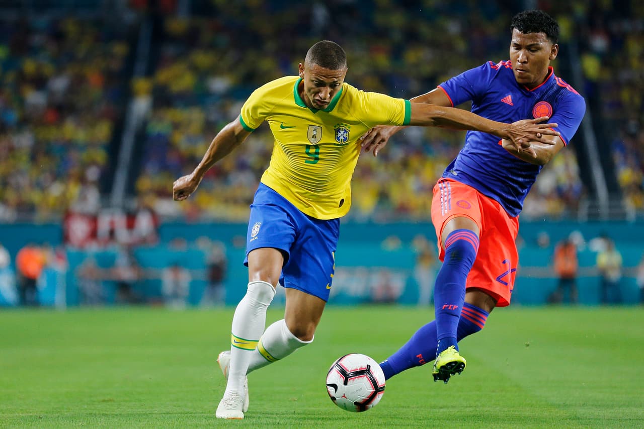 Brasil 2-2 Colombia. Casemiro abrió el marcador y el atacante del PSG lo cerró; Muriel marcó un doblete.