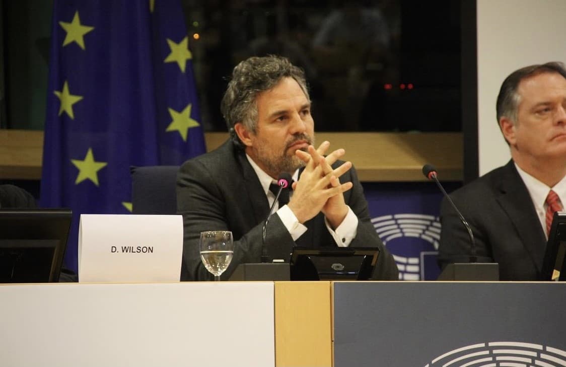 Después de su muerte, un cirujano opta por traerla de vuelta a la vida utilizando el cerebro del bebé que ella estaba esperando.
<br>