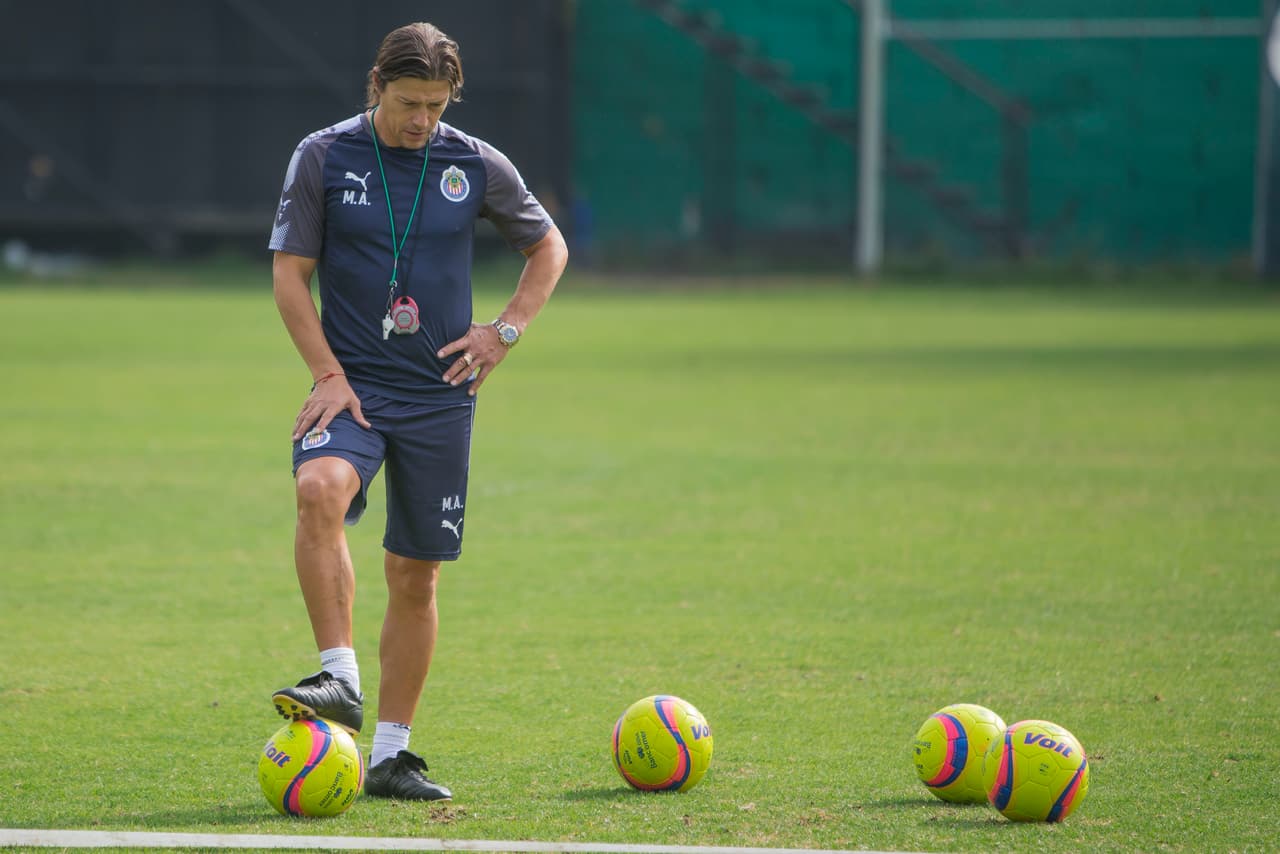Action photo during Guadalajara training corresponding to the Liga Bancomer BBVA Closing Tournament 2018, at Guadalajara, Mexico  Foto durante el entrenamiento del Club Guadalajara orrespondiente al correspondiente al Torneo Clausura 2018 de la Liga Bancomer BBVA, Guadalajara, Mexico Enla Foto: Matias Almeyda  23/01/2018/MEXSPORT/Cristian de Marchena  Action photo during Guadalajara training corresponding to the Liga Bancomer BBVA Closing Tournament 2018, at Guadalajara, Mexico  Foto durante el entrenamiento del Club Guadalajara orrespondiente al correspondiente al Torneo Clausura 2018 de la Liga Bancomer BBVA, Guadalajara, Mexico Enla Foto: Matias Almeyda  23/01/2018/MEXSPORT/Cristian de Marchena 