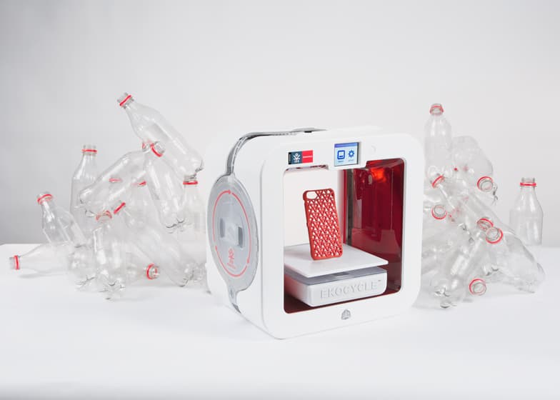Posteriormente desarrolló, junto con Coca-Cola, una impresora 3D que producían objetos utilizando filamentos a partir de botellas de plástico recicladas.