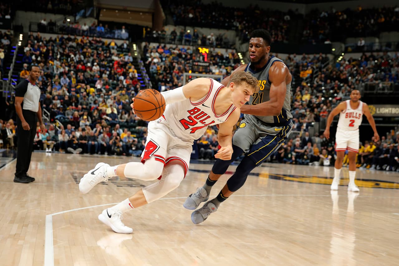 Por los locales se destacó Myles Turner con un doble doble (18 pts, 11 reb), mientras que por los Bulls brilló el finlandés Lauri Markkanen con 21 unidades y 10 tableros.