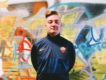 Damian ha alcanzado las semifinales de en su consolas en las primeras ediciones de la Copa FUT Champions de esta temporada.