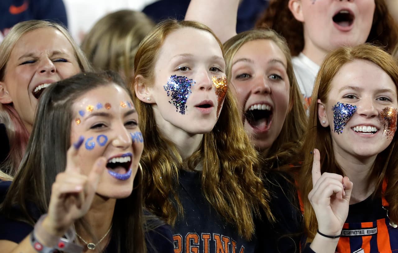 Un increíble ambiente el que se vivió dentro y fuera del US Bank Stadium previo al Juego por el Campeonato Nacional del básquetbol universitario entre los Texas Tech Red Raiders y los Virginia Cavaliers.