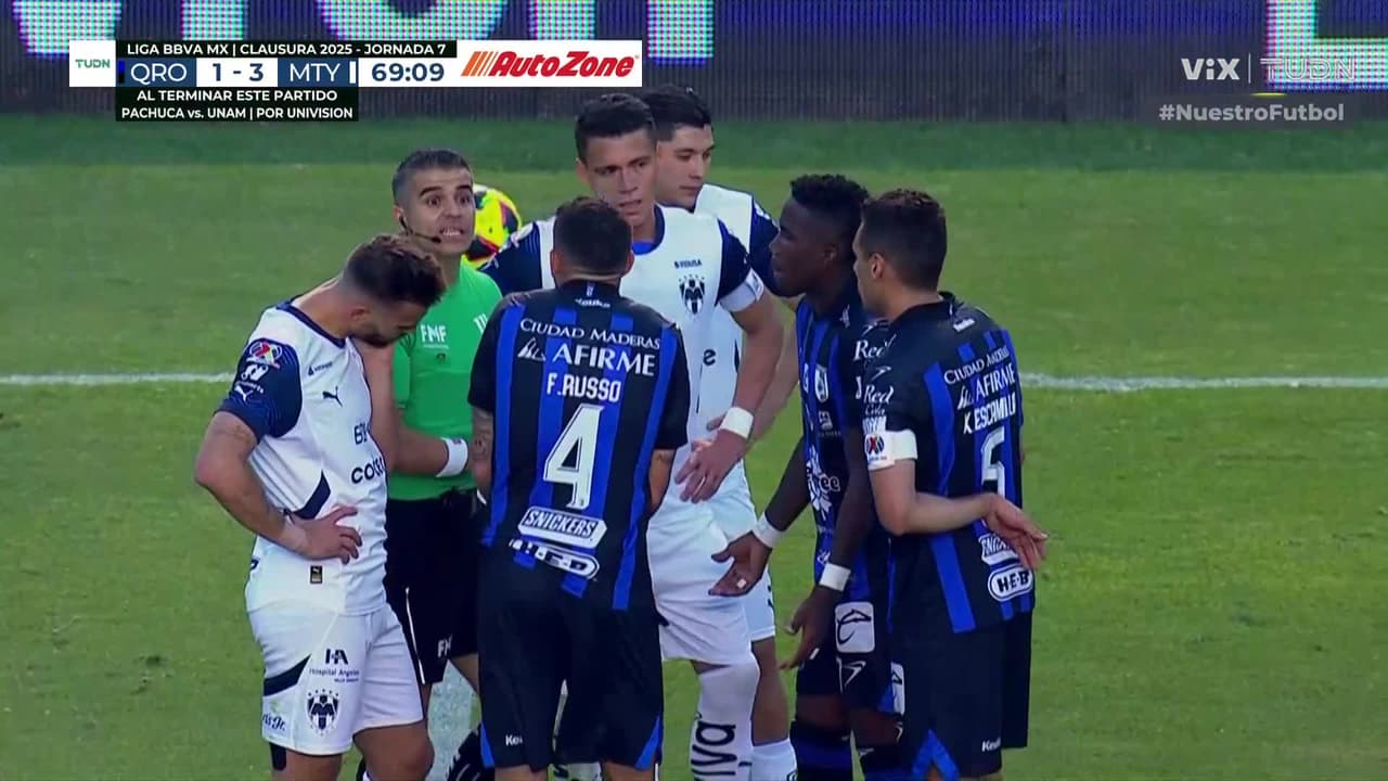 ¡Querétaro se queda con 10! Gómez se va expulsado por una fuerte entrada