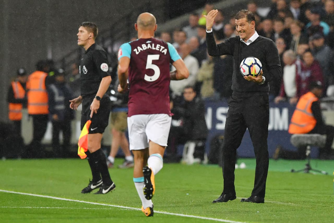 Son los primeros tres puntos del equipo del 
<i>Chicharito </i>y el entrenador Slaven Bilic en esta edición de la liga inglesa. Salen del fondo de la tabla, pero siguen en zona de descenso.