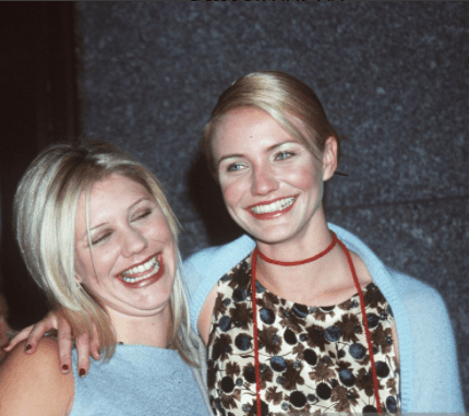 Su hermana es Chimene Díaz y es mayor que ella dos años y se dedica a escribir.