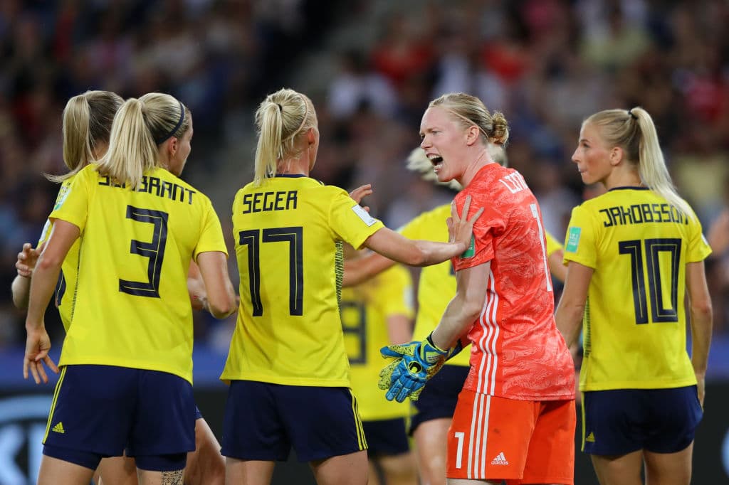 A los 67 minutos se cob´ro una falta en el área de Suecia, la jugada pasó por la revisión de VAR y se marcó penalti en favor de Canadá.