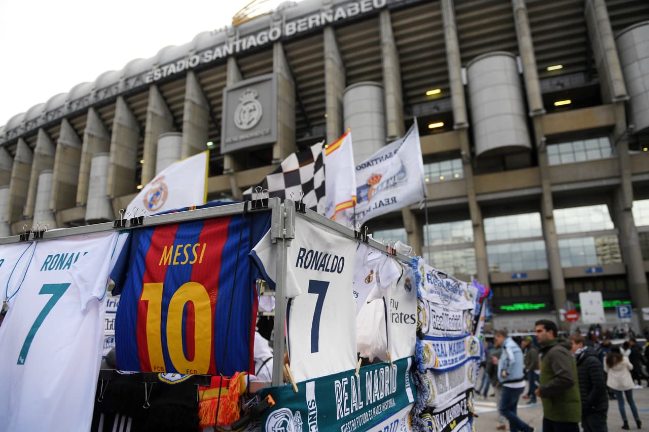 Los fanáticos le dieron un condimento especial al partido de Real Madrid y Juventus en el choque de vuelta de los cuartos de final de la Champions League, con el colorido especial del fútbol.