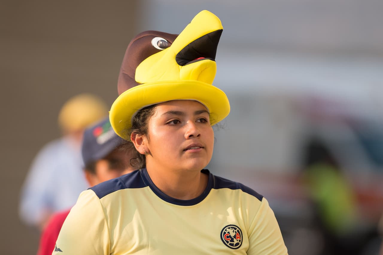 Los aficionados de América y León dejaron de lado que el partido no se jugara en el Estadio Azteca, donde estaba programado originalmente, para trasladarse a apoyar con todo a sus equipos a Querétaro en este duelo de Ida de la Semifinal de la Liguilla.