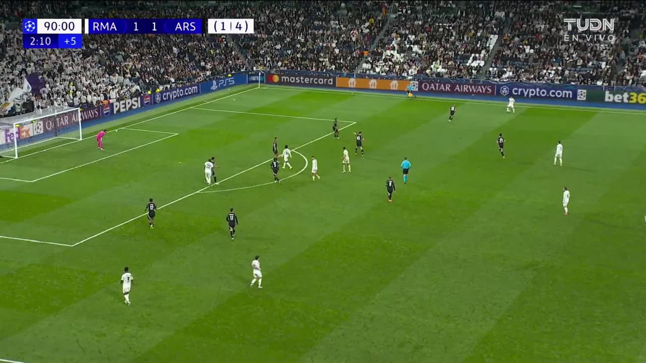 ¡GOL!  anota para Arsenal. Gabriel Martinelli