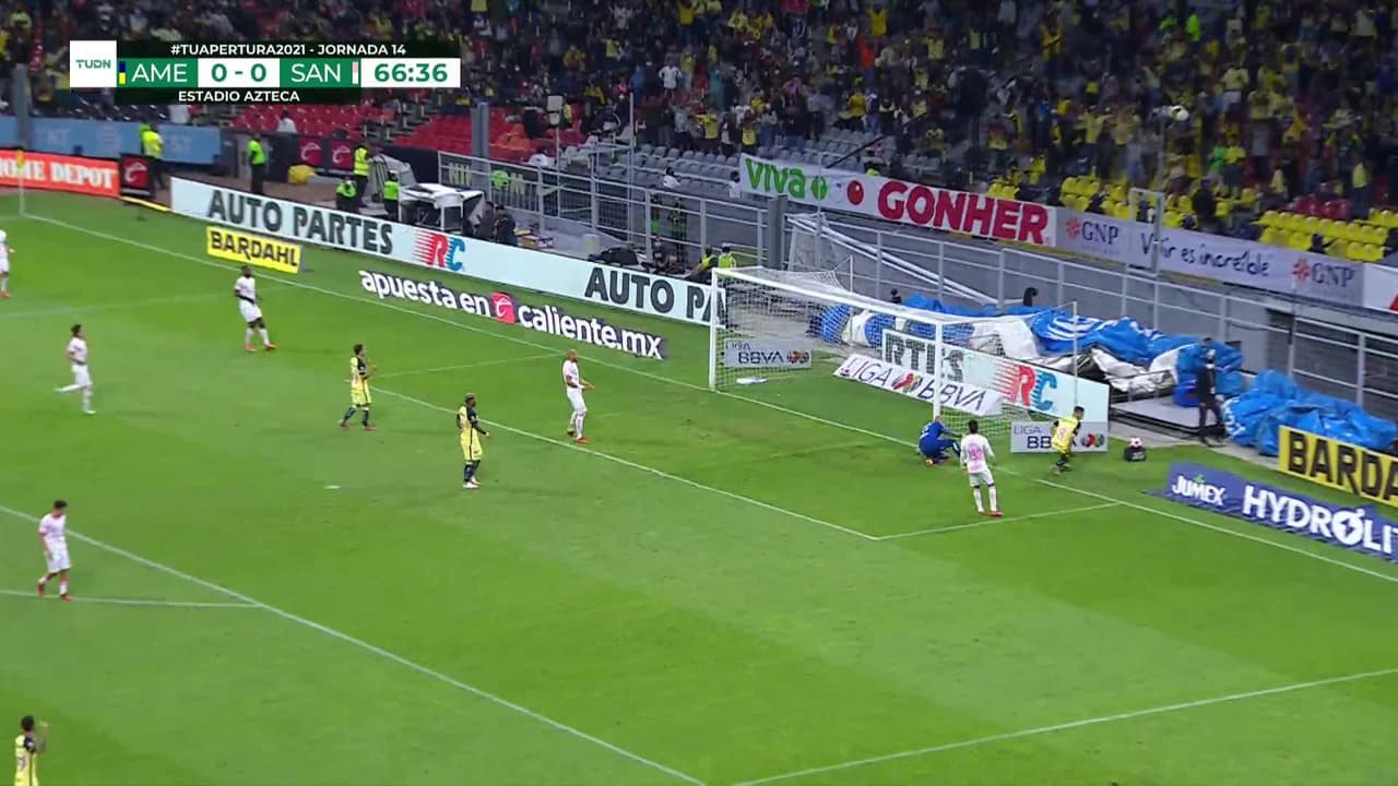 ¡GOL!  anota para América. Álvaro Fidalgo