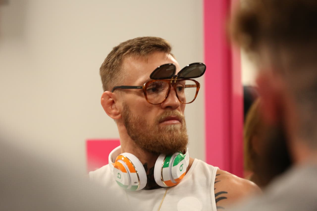 McGregor tiene un récord de 21 victorias por 3 derrotas dentro de las artes marciales mixtas.