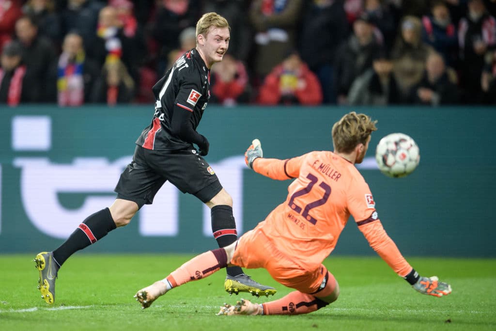 Julian Brandt amplió la cuenta a 3-1 para el Bayer al minuto 30.