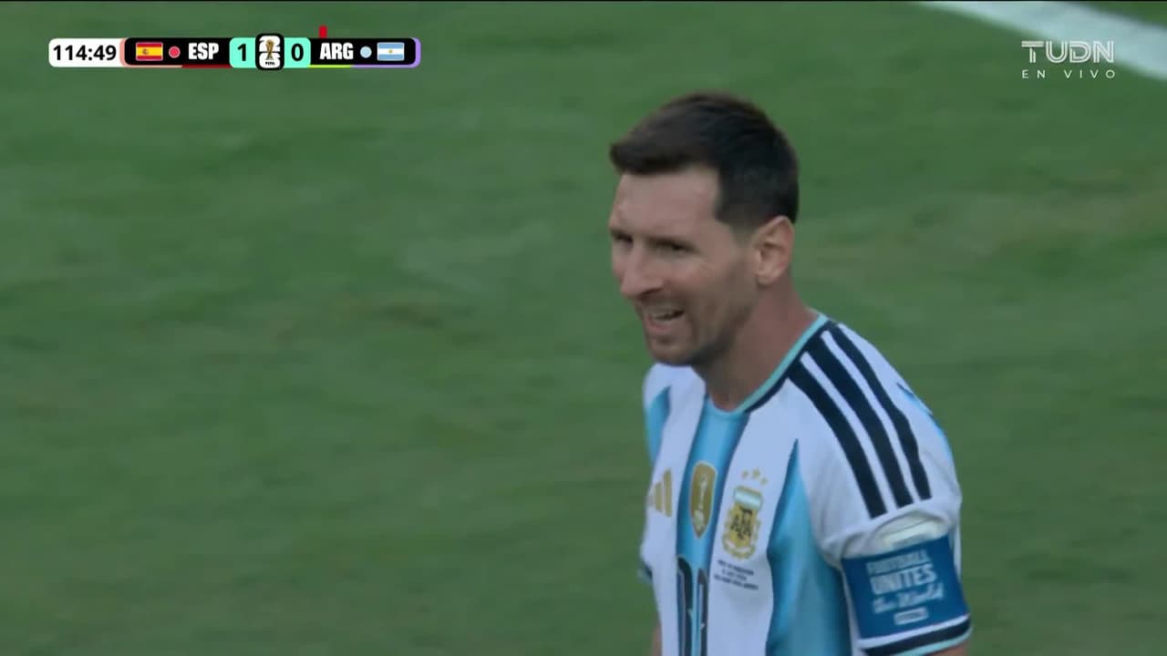 ¡Lionel Messi casi empata a España con un golazo!