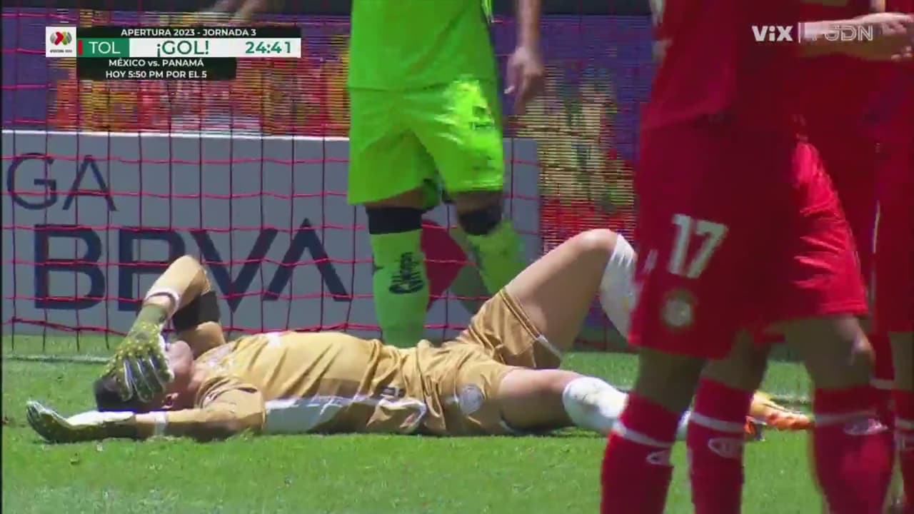 Tremendo golpazo a Talavera, el portero sale lesionado y noqueado