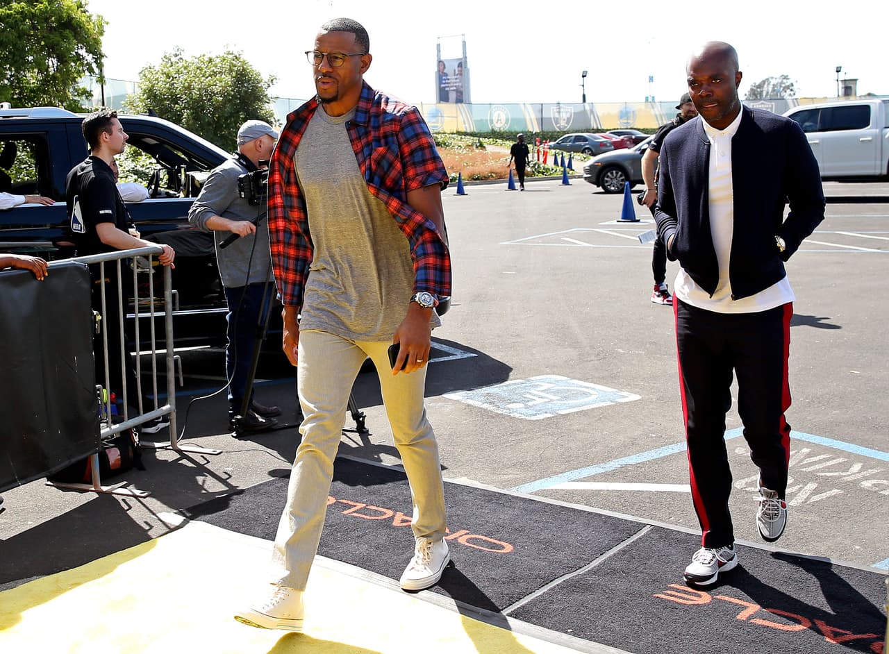 Se llegó la fecha del Juego 3 de las Finales NBA en la costa oeste de los Estados Unidos cuando Oracle Arena recibió de nuevo la lucha por el cetro de la mejor liga de baloncesto del mundo. Así fue como llegaron al recinto los jugadores tanto de Toronto Raptors como de Golden State Warriors.