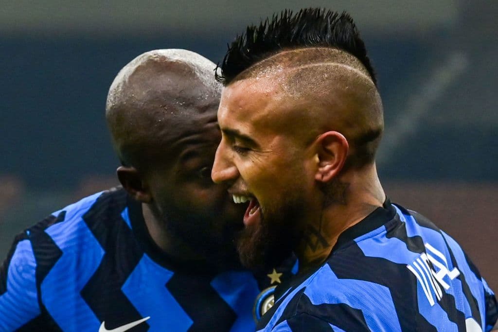 Juventus ve la derrota 0-2 ante el Inter. La escuadra 'nerazurri se lleva el Derbi con goles de Arturo Vidal al minuto 12, seguido de Nicoló Barela al 52, durante la Jornada 18 en la Serie A.